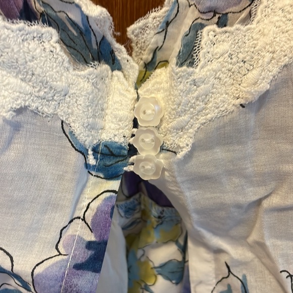 Baby doll lace and floral tank top. EUC - Picture 5 of 6